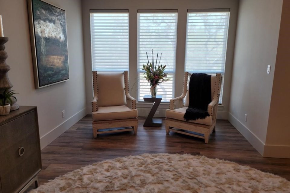 Austin-Builder-modern-window-coverings-78746-512-Builders-1024x768-Medium